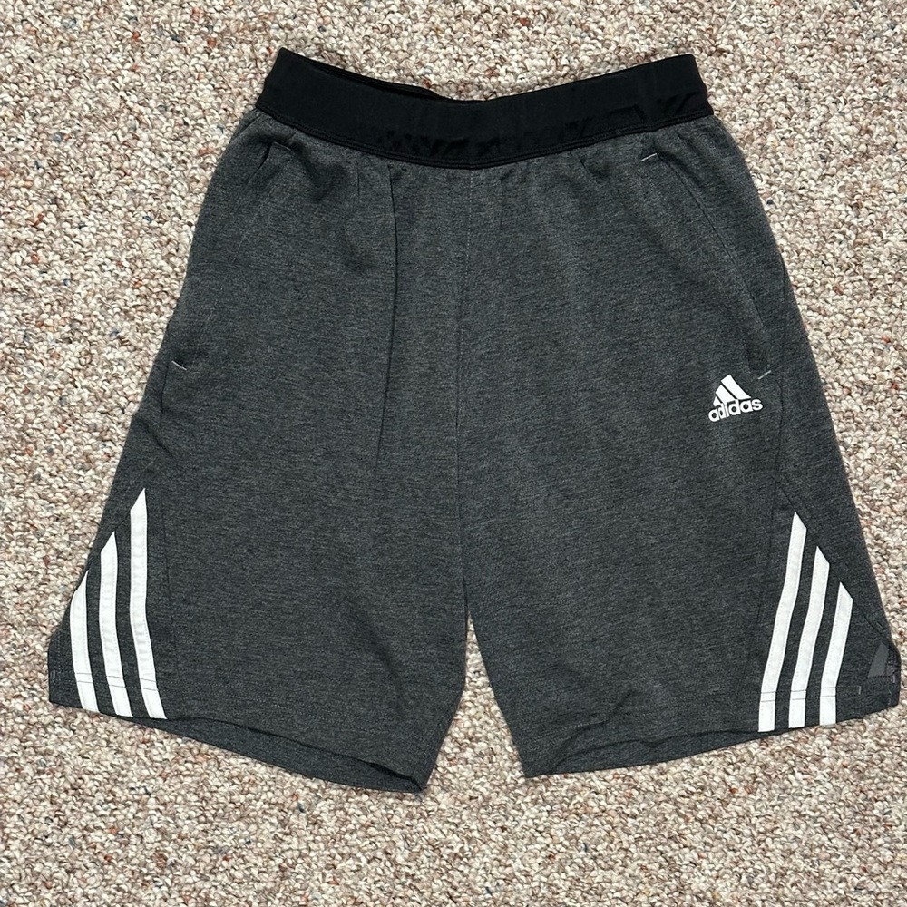 Adidas Men’s Aeroready Axis 2.0 Grey Heather 3 Stripes Training  Shorts US Small